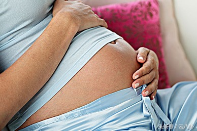 孕妇流出黄绿色的粘液,孕妇突然有水样液体流出