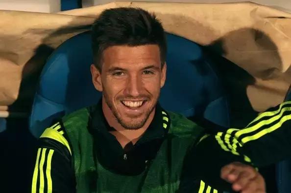 西班牙中场大师球星,德甲豪门官宣欧冠天才中锋加盟