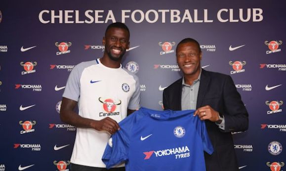 鲁尼在埃弗顿对曼联,鲁尼哪年离开曼联回归埃弗顿