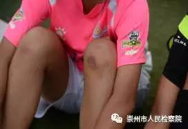 四川成都小学足球队输球获安慰,学校足球队毫无悬念夺冠