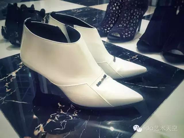 每天分享一双鞋,分享每日鞋子