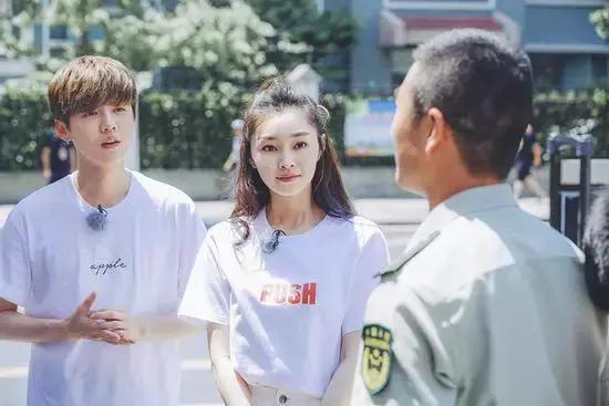 HALU哈鲁约吧大明星鹿晗*防队消**测评获优投球也是帅气十足鹿晗耿直问题被赞可爱