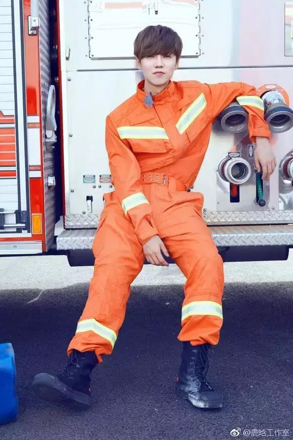 HALU哈鲁约吧大明星鹿晗*防队消**测评获优投球也是帅气十足鹿晗耿直问题被赞可爱