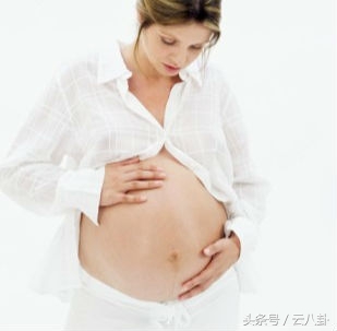 孕妇流出黄绿色的粘液,孕妇突然有水样液体流出