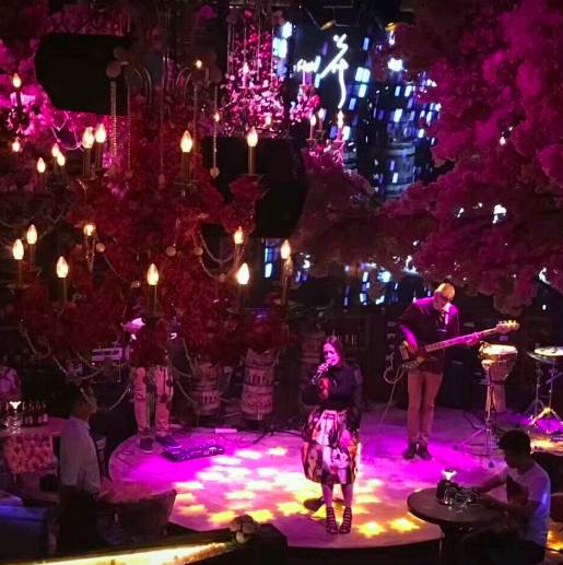 南宁最多人去玩的是哪个酒吧,南宁本地人都去的酒吧