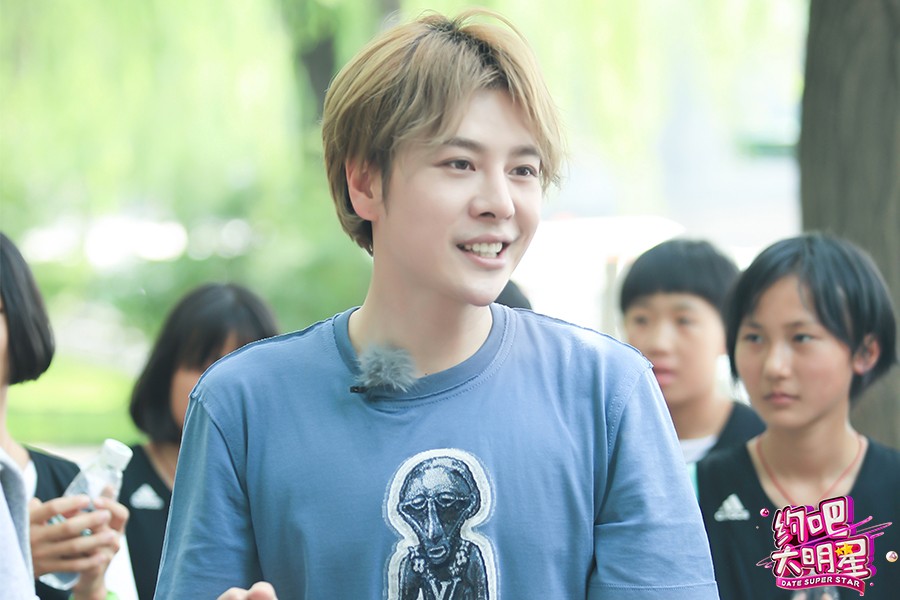 约吧大明星李晨和鹿晗,约吧大明星第二季鹿晗李晨遛狗