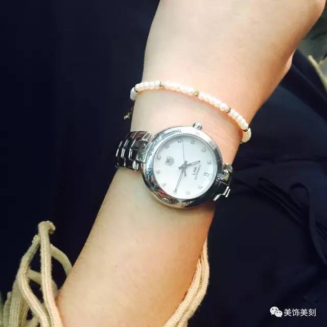 美饰美刻｜下班前，我们拉着老板在办公室里摆拍了10分钟~