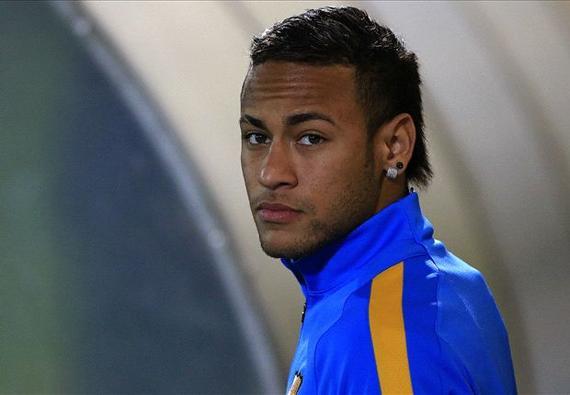 百变发型：洗剪吹男神内马尔的时尚之路