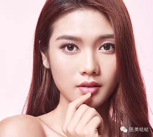 脸敏感泛红冒痘怎么解决 (春季脸干爆皮起痘)