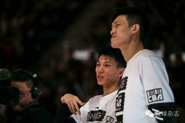 周鹏一家四口近照,周鹏夫妇资料