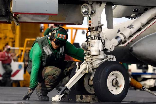 航空母舰二维图,航空母舰彩虹人白马甲