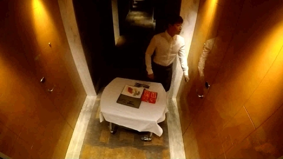 他是超人气组合成员，献吻宋丹丹惨遭拒绝，被王琳数落不如李治廷