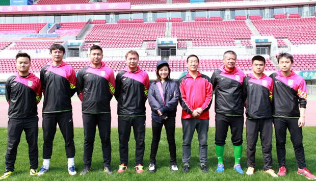 她年仅26岁，已经是球队董事长，中国足坛最美老板娘非她莫属