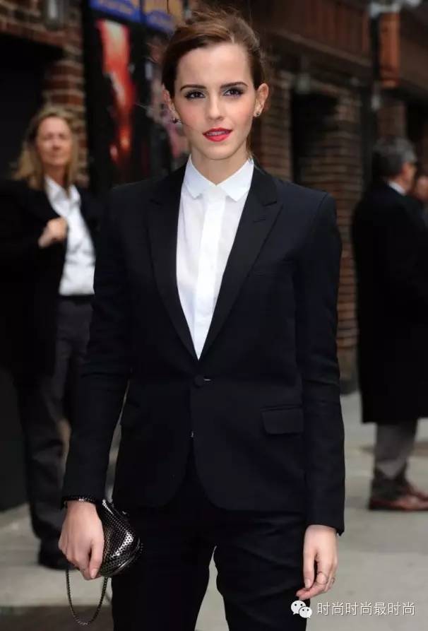 小白t恤男士配西装最帅,小白体恤长袖秋款男