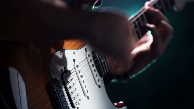 常见的吉他演奏技法---by左轮。