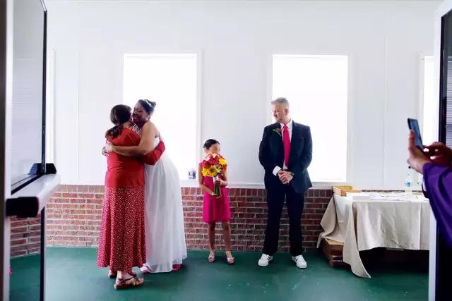 亚细亚孤儿：无处安放的爱与孤独