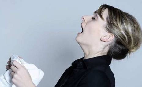 耳朵耳膜穿孔有什么办法,憋喷嚏导致耳膜穿孔