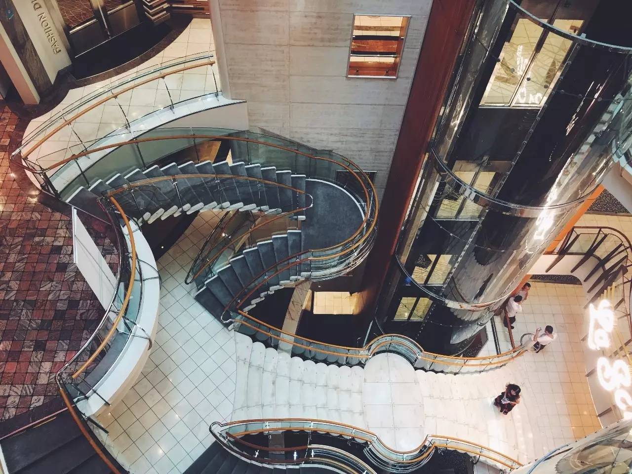 一日远方｜登上豪华游轮，完美假期就交给它吧