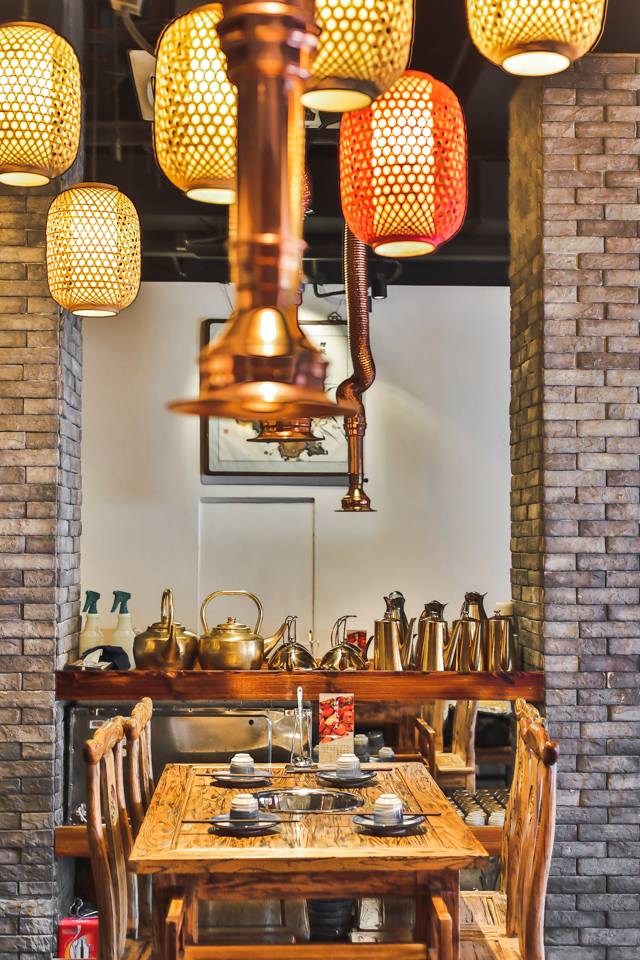 没有“马砂”怎么办？在白堤路这家天津范儿的“吃货大食堂”里，烧烤、火锅、麻小、炒海鲜可以轮番PK到清晨2点！