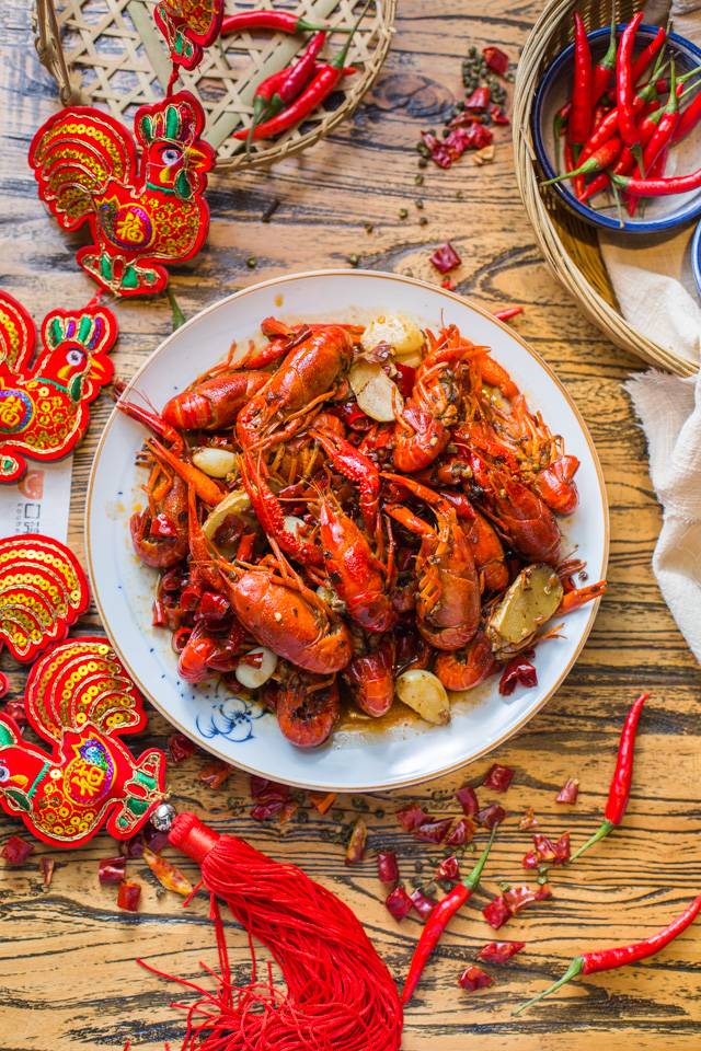 没有“马砂”怎么办？在白堤路这家天津范儿的“吃货大食堂”里，烧烤、火锅、麻小、炒海鲜可以轮番PK到清晨2点！