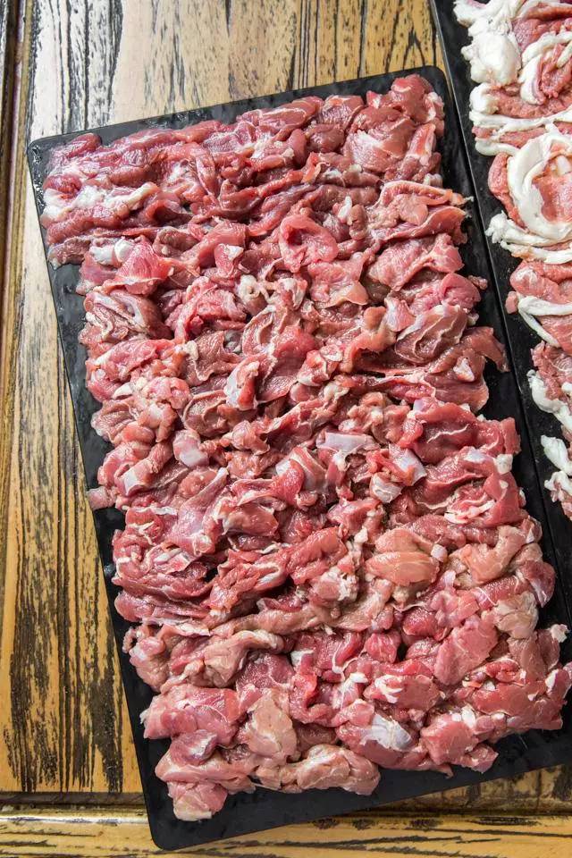 没有“马砂”怎么办？在白堤路这家天津范儿的“吃货大食堂”里，烧烤、火锅、麻小、炒海鲜可以轮番PK到清晨2点！