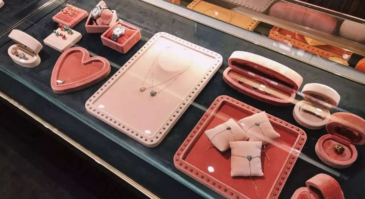 谨慎｜「人民币粉碎机」GUCCI带着新系列和可怕的线上选购服务，来了……