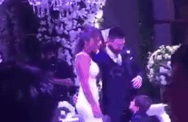 梅西30岁娶了自己爱了22年的女生,31岁篮球天才娶大10岁二婚妻子