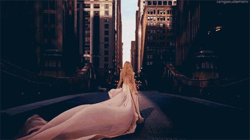 梅西30岁娶了自己爱了22年的女生,31岁篮球天才娶大10岁二婚妻子