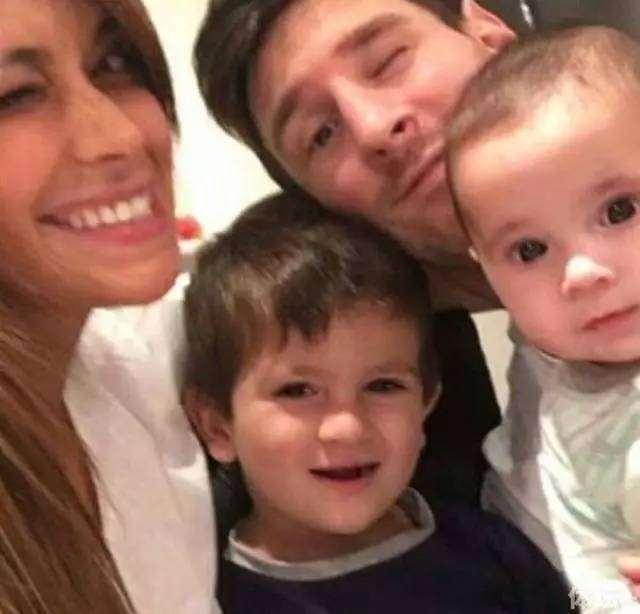 c罗招牌动作广告,c罗首秀宣传