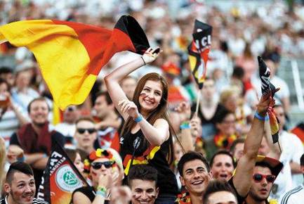 从资本角度看中国足球,一切向钱看歌曲视频