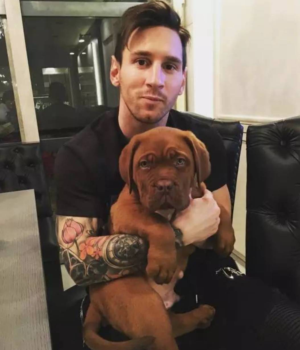 梅西30岁娶了自己爱了22年的女生,31岁篮球天才娶大10岁二婚妻子