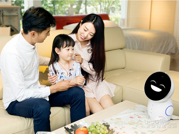 小忆的智能机器人,小忆智联机器人