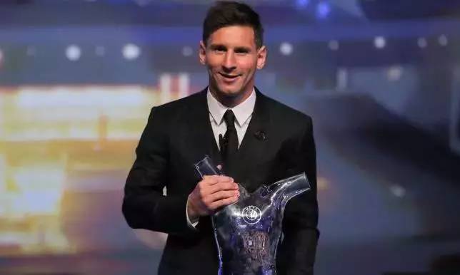 梅西30岁娶了自己爱了22年的女生,31岁篮球天才娶大10岁二婚妻子