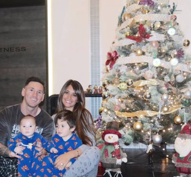 梅西30岁娶了自己爱了22年的女生,31岁篮球天才娶大10岁二婚妻子