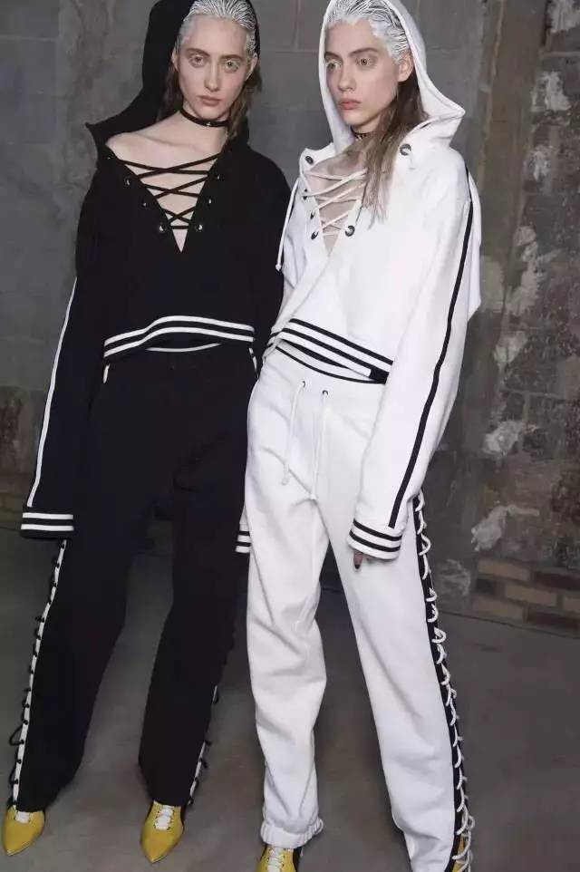 我开始怀念那个夏天歌曲,我开始怀念那些再也回不去的日子