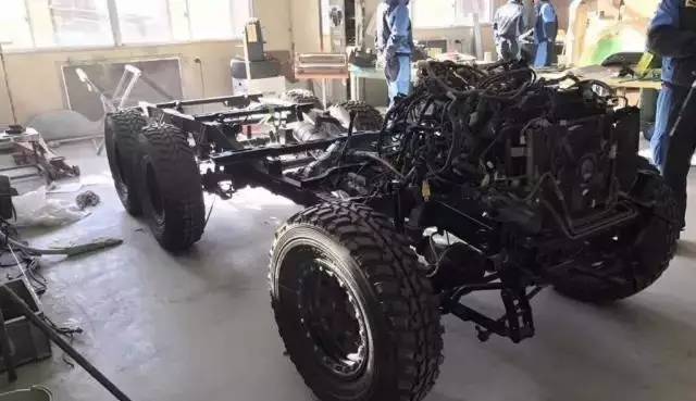 吉姆尼摇身一变奔驰g全时四驱,吉姆尼改奔驰大g多少钱