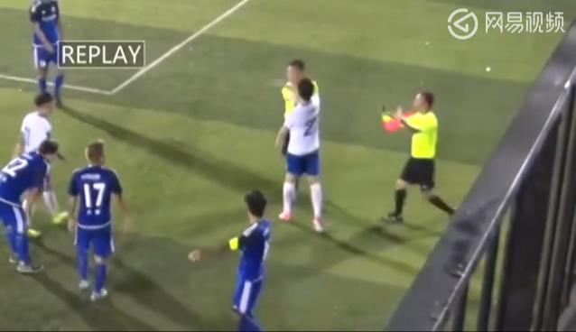 足球比赛红牌罚下打裁判集锦,足球比赛被恶意犯规