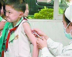 五岁孩子打针哭闹表情,小孩打针时搞笑的表情