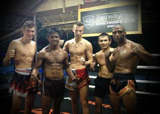 中国拳王一龙ko播求视频,武僧一龙vs播求ko