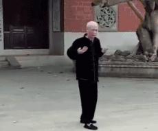 大爷，你这么率性洒脱，大妈知道吗？