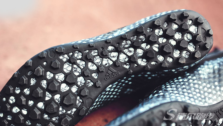 足球鞋对膝盖的危害,mg足球鞋为什么会伤膝盖