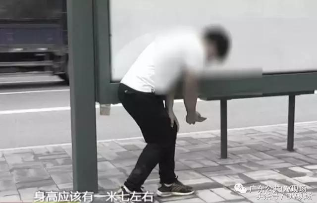 靓女关注！肇庆街头出现变态猥琐男，公交车站*拍偷**女性裙底