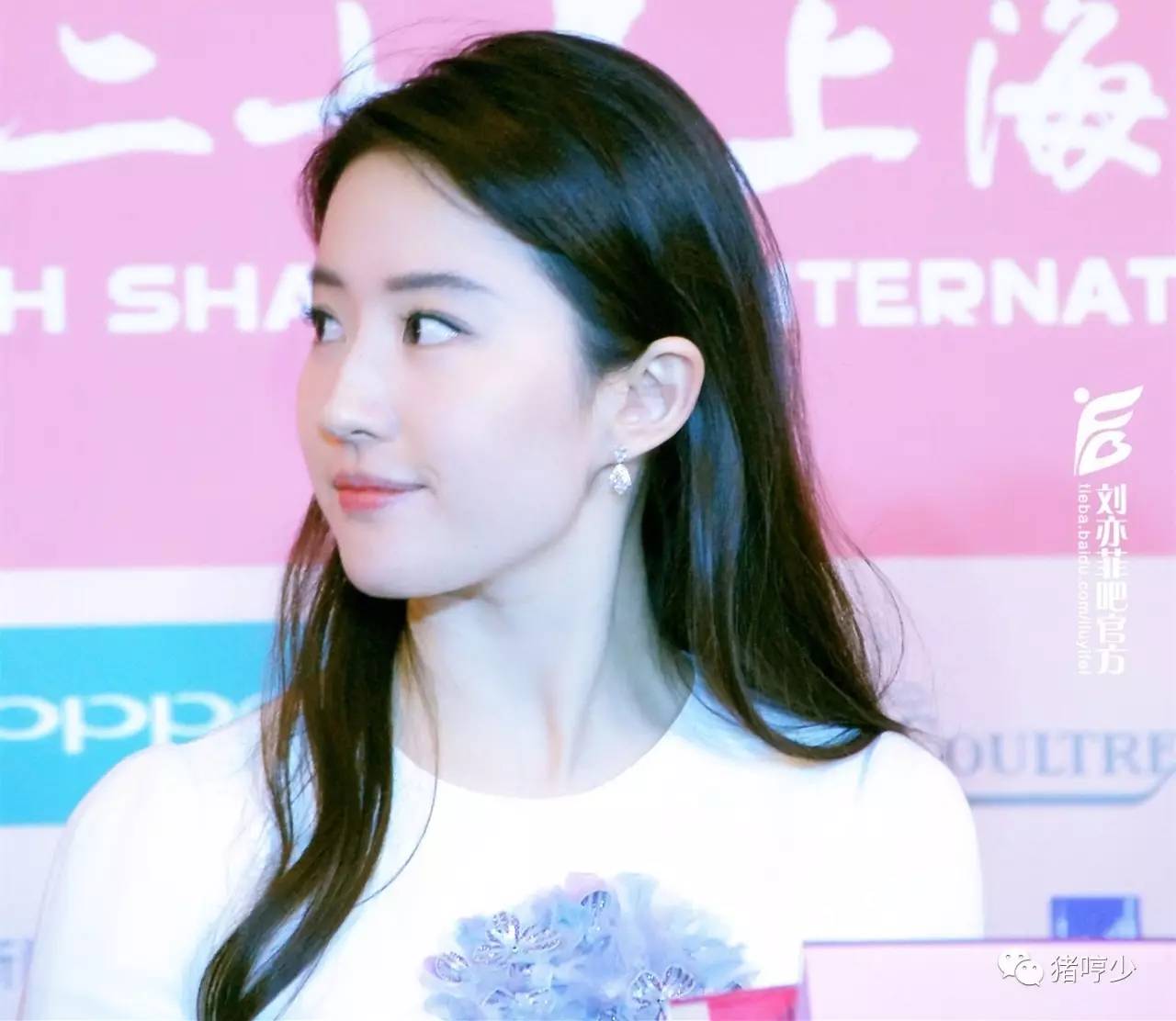 明星皮肤真的不长痘吗,脸上不长痘