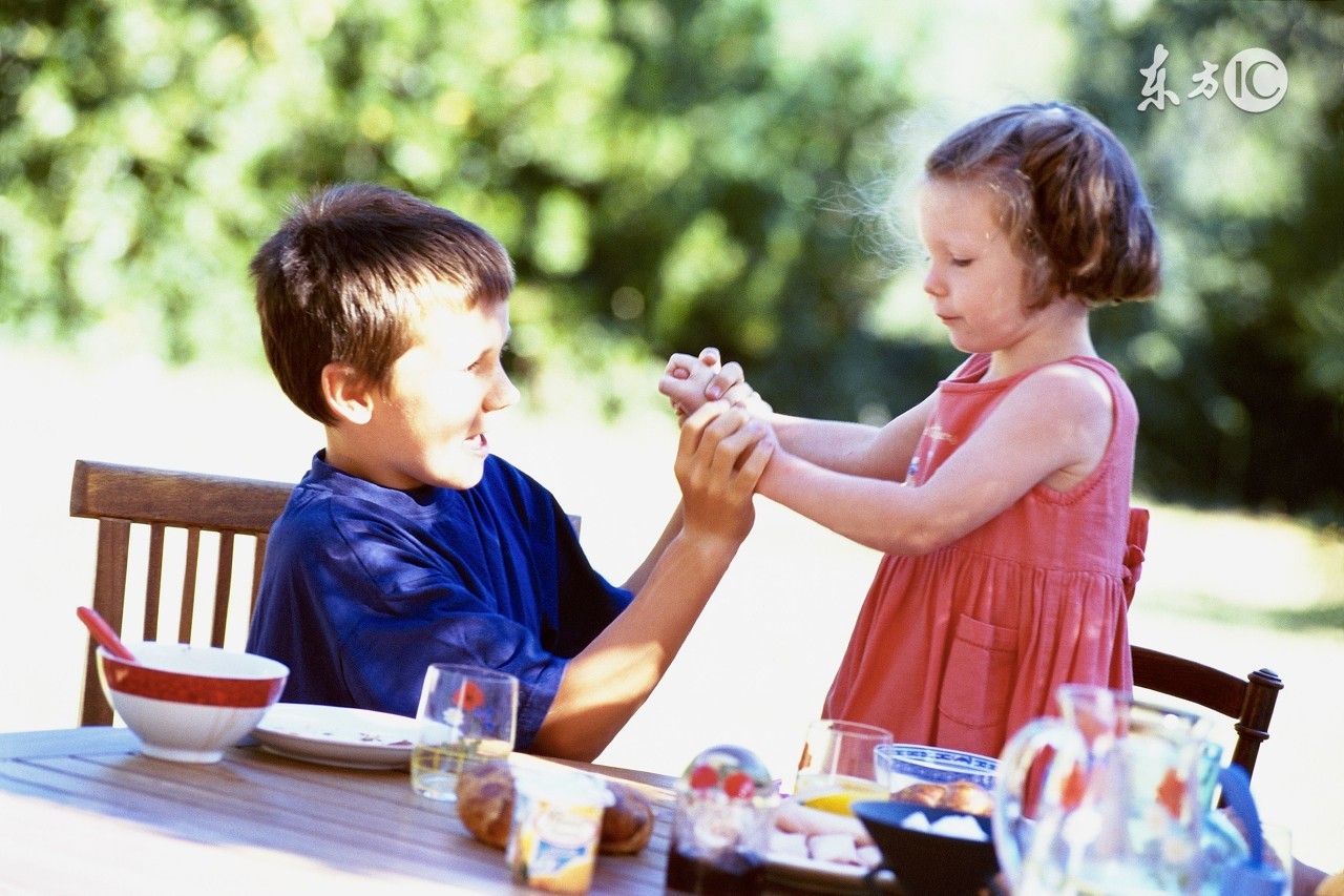 4岁孩子一言不合就哭怎么解决,4岁孩子发脾气哭闹不止怎么教育