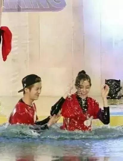 鹿晗迪丽热巴与鹿晗乔欣对比,鹿晗乔欣和鹿晗热巴