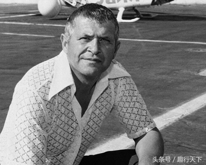 冷战时期，美军U2侦察机被苏军击落后，驾驶员没有按照规定自毁飞机也没有自杀，50年后他被追授银星勋章