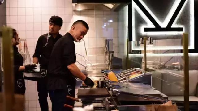 我在中午*鸡叫**，全公司的抢着要~