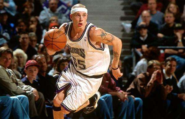 欧文控球能力真的比库里强,美媒评价历史五大突破手