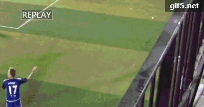 足球比赛红牌罚下打裁判集锦,足球比赛被恶意犯规