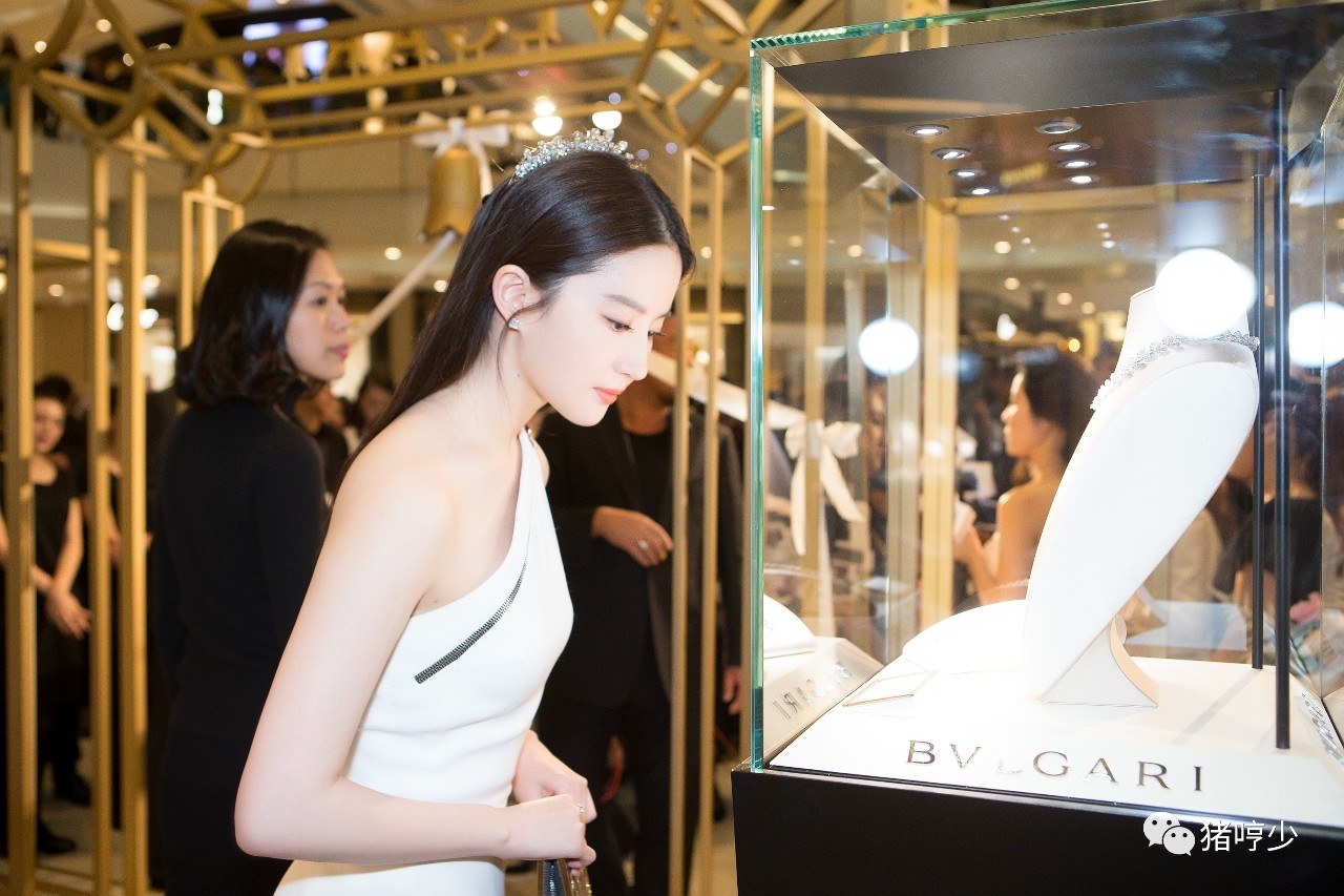 明星皮肤真的不长痘吗,脸上不长痘